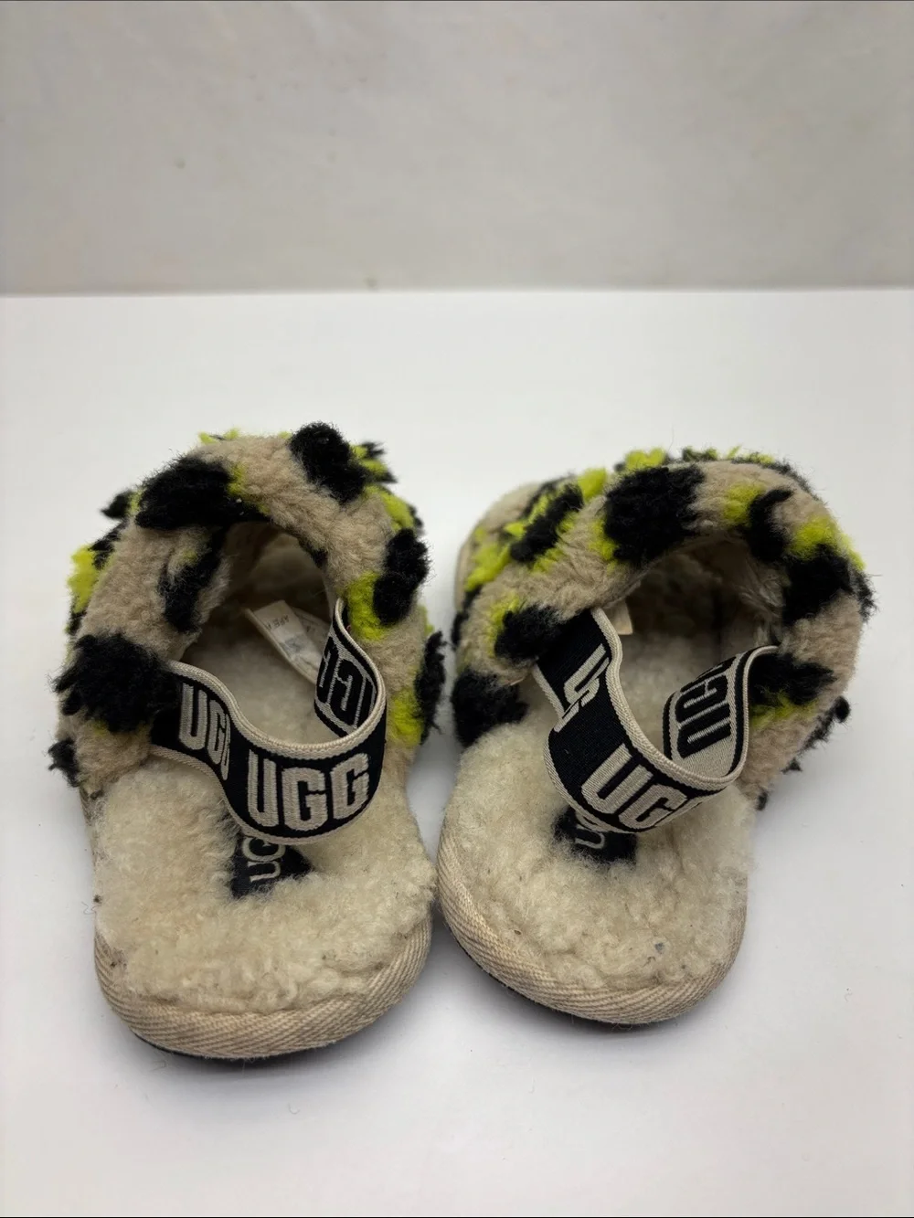 UGG Kids Fuzzy Slide Sandals, SZ 8 toddler girl, box 73